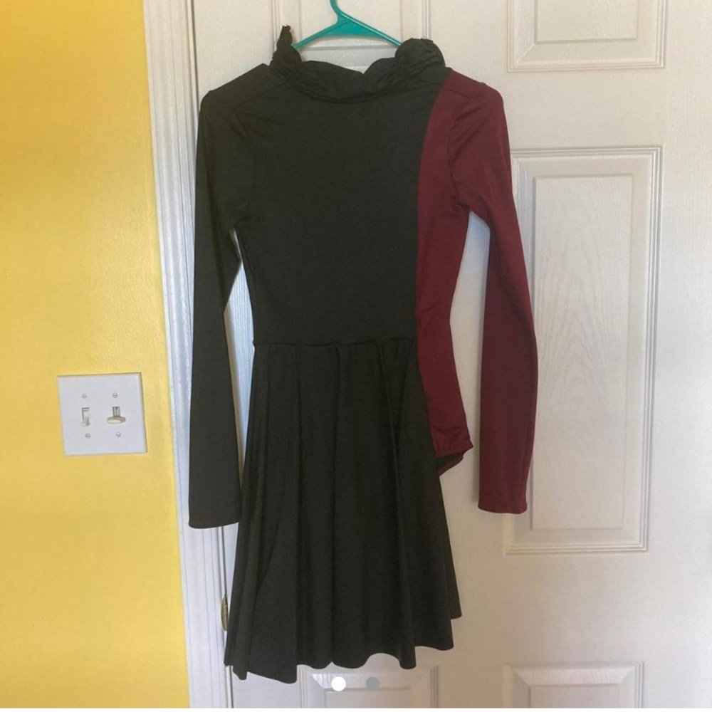 Contemporary costume dance